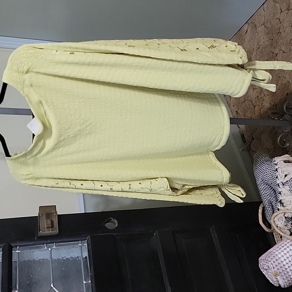 NWT DAVI & DANI Light Yellow Lace Sleeve Blouse Women Size 3XL - Picture 8 of 8